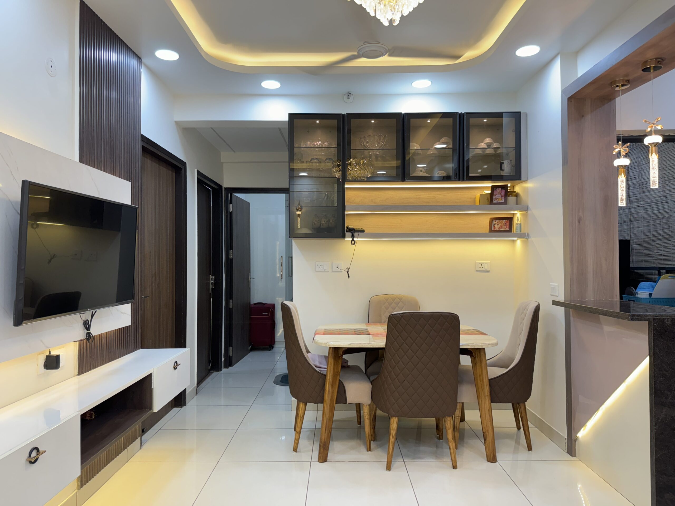 this 3bhk home design in coco county have aesthatic dining area